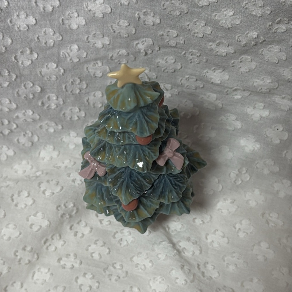 Lladró Porcelain Christmas Tree Figurine - Picture 7 of 13